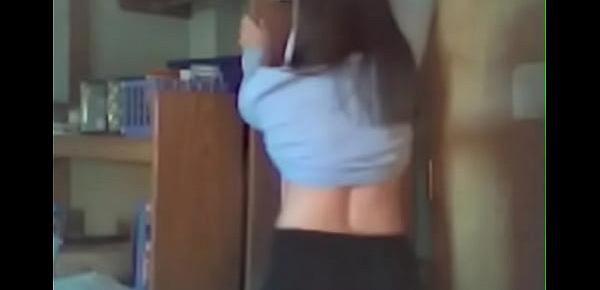  Amateur Webcam - Teen Slut In Really Heat Shows Her Slit